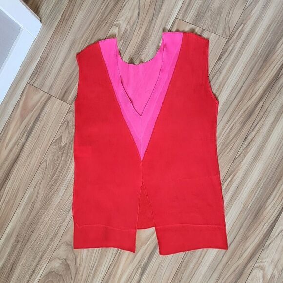 Sandro Ebba Accordion Pleat Split Hi Low Sleeveless Blouse in Red & Neon Pink - Picture 7 of 15